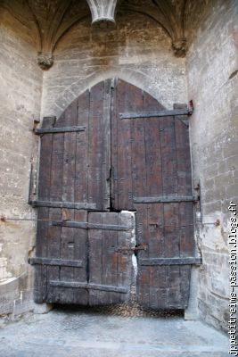 Le grand portailde la cour d'honneur nous est venu directement de 1344